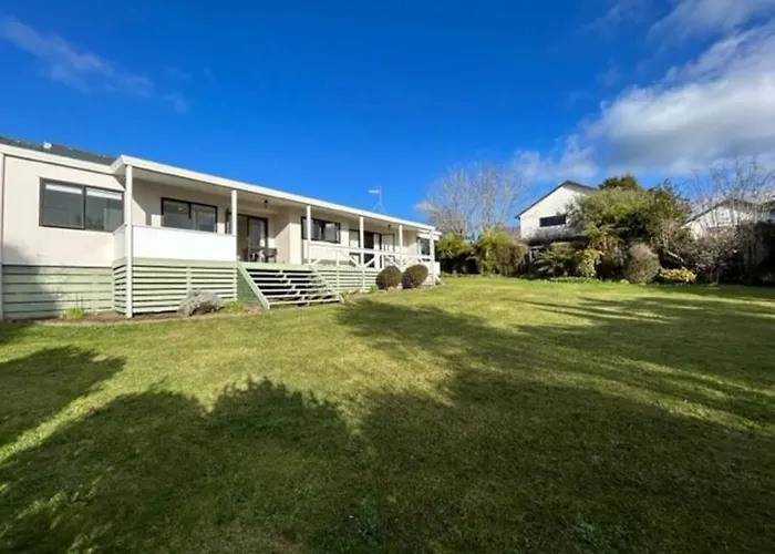 Family Perfect, Arcade, Bikes, Secure Yard Holiday home *